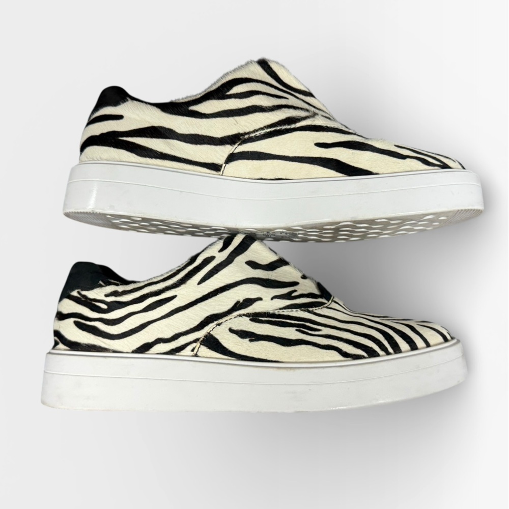 Clarks Black and White Zebra Pattern Sneakers women’s size 6.5 - Picture 2 of 6